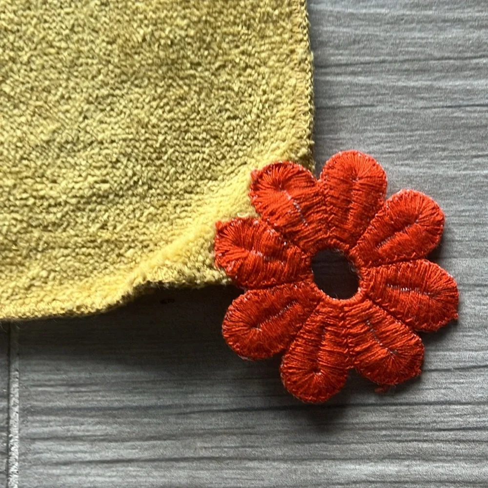 2 Fieldcrest vintage 100% cotton, terrycloth yellow orange embroidered flower